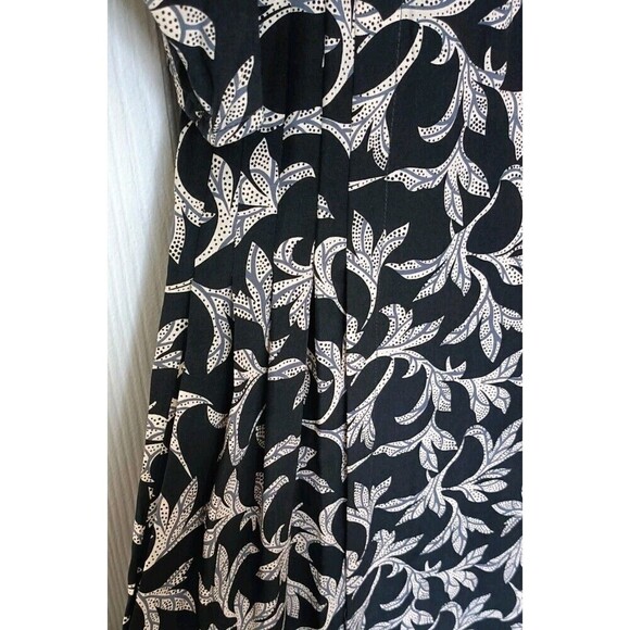 Silk Studio True Wrap Dress Size 10 Petite 100% Silk Black Gray Floral Print VTG - Picture 8 of 15